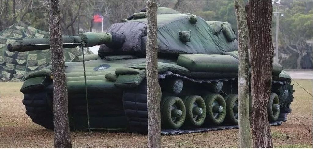 来宾军用充气坦克